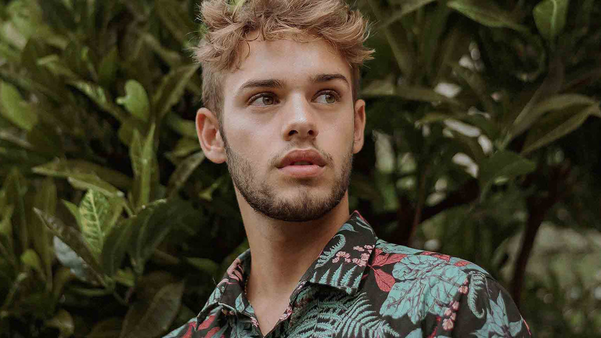 guy_and_leaves